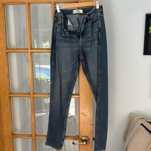 Like new Hollister 7L jeans curvy high rise mom jeans